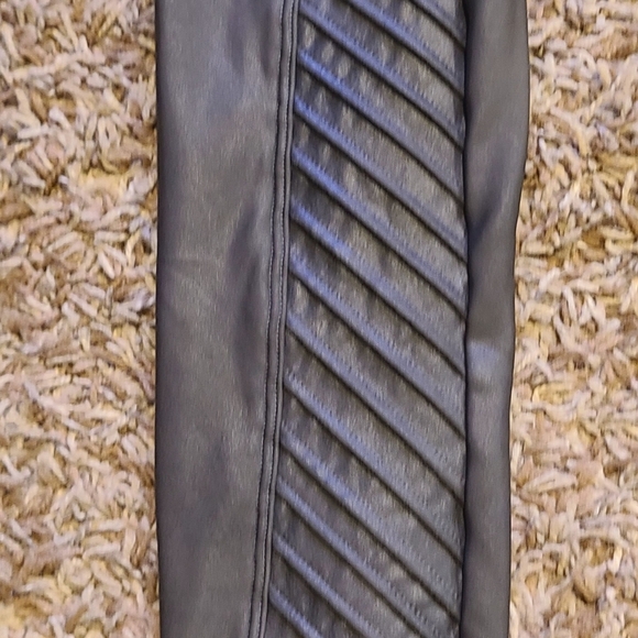 Spanx Women's Gray Leggings - Picture 5 of 8